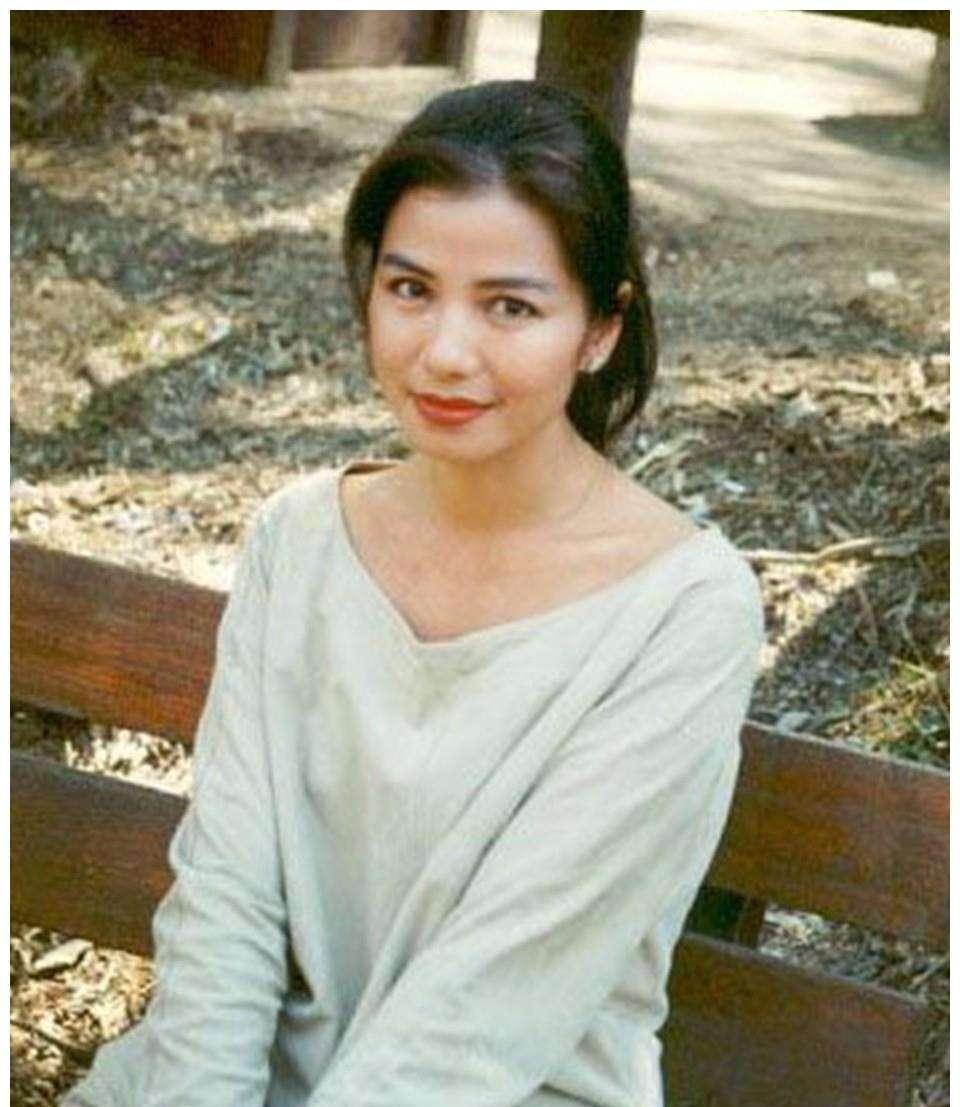 钟楚红|钟楚红：为爱情放弃事业，老公离世后独身至今，61岁无儿无女