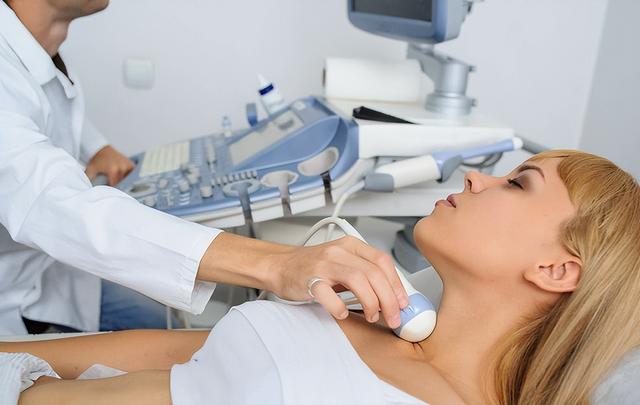 便秘|生活中的“2咸”、“1苦”，或正在“掏空”你的甲状腺，建议远离