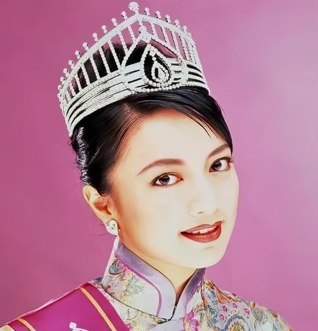 杨婉仪|知名女星17岁女儿公开恋情!与女友甜蜜庆生