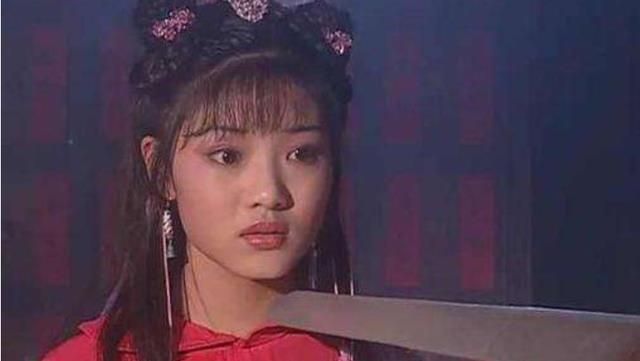 邓家佳|17岁的邓家佳，在《侠客行》中饰演侍剑，青涩可爱，差点没认出来