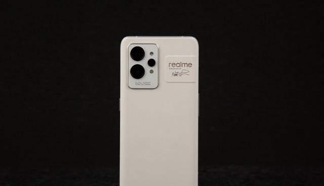 iPhoneSE|第一款降价的骁龙8旗舰,2K三星直屏+5000毫安,一个月直降500元