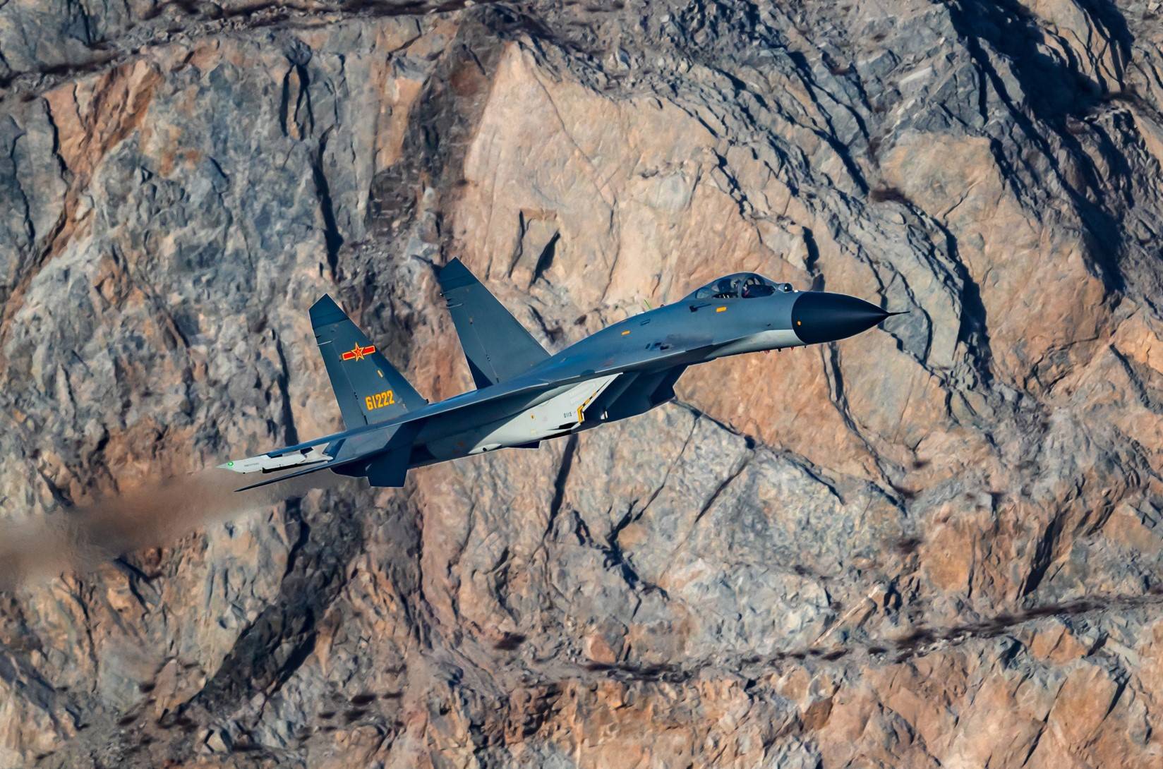 歼16会出现隐身版吗?国产"侧卫"的未来,该何去何从?