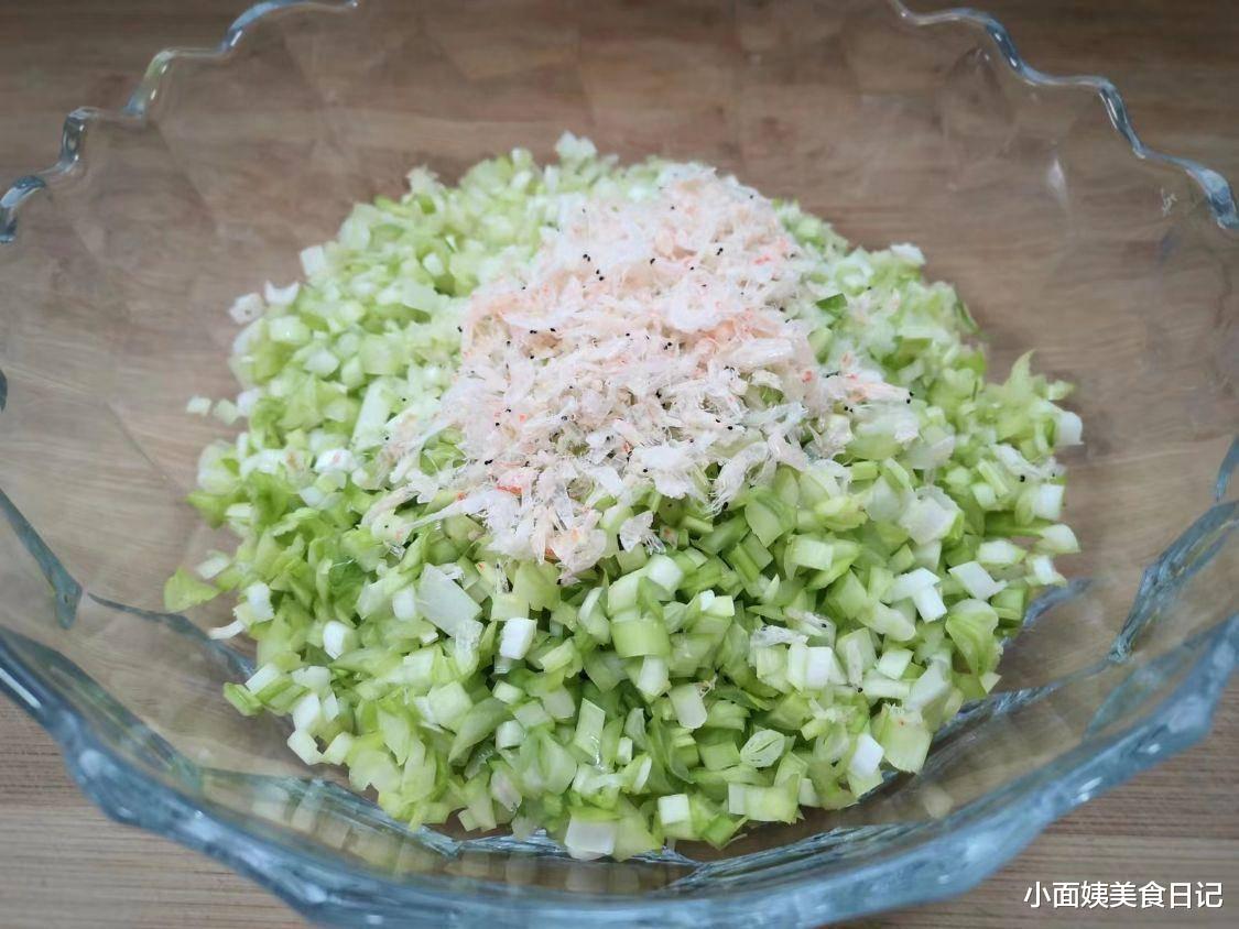 冬天包饺子，还是这个馅好吃，鲜嫩多汁，比白菜香，比肉馅香！