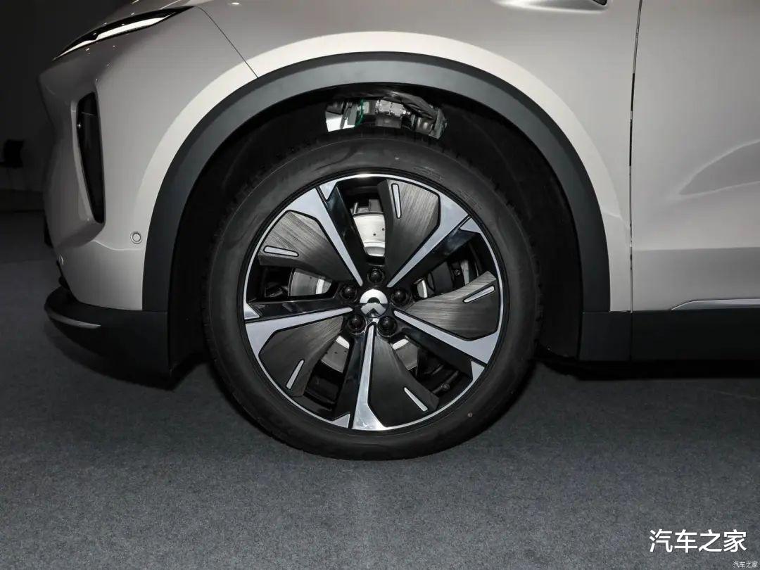6座+超3米轴距+11个摄像头!这台中国车,质感比肩百万豪车!