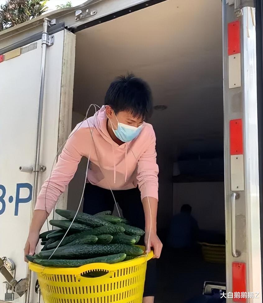 小伙拿1000万助农,却处处受限制,这又动了哪个资本家的“蛋糕”?
