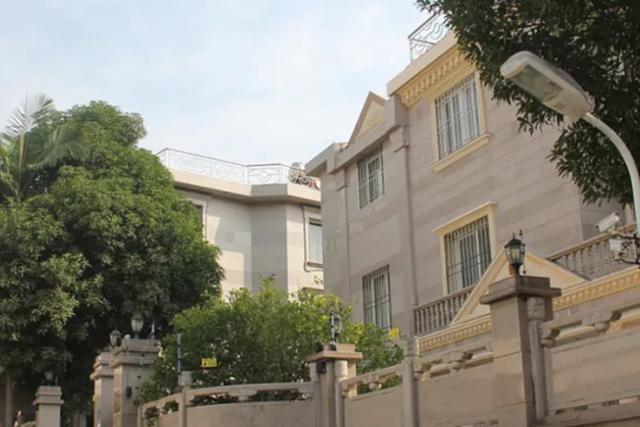 欺负女弟子,住千平别墅,敛财2亿,王兴夫变身“活佛”始末