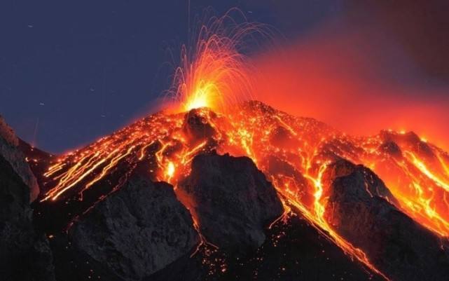 种种迹象表示:富士山即将喷发,地球向人类发出严重“警告”
