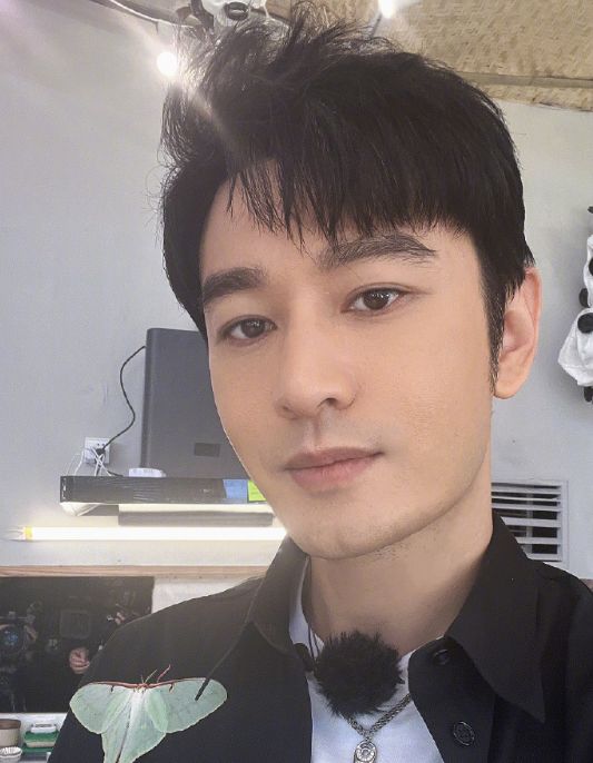 黄晓明|黄晓明疑为叶珂庆生，贺卡甜蜜表白被指油腻，女方一度泪洒当场