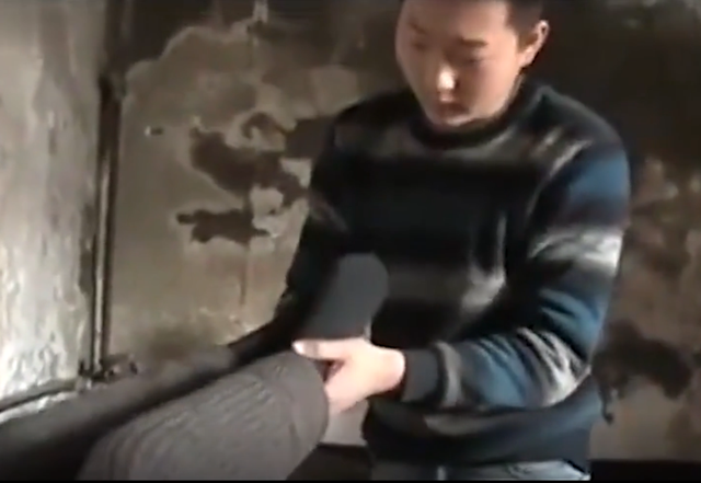 2013年,山西一位年仅15岁的男孩成为了当地有名的钉子户,哪怕停水停电男孩也不搬家