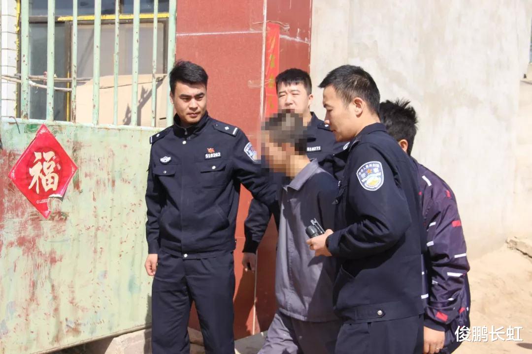 14年四川男孩网购买24把\玩具枪\被判无期,父亲现学刑法成功翻案