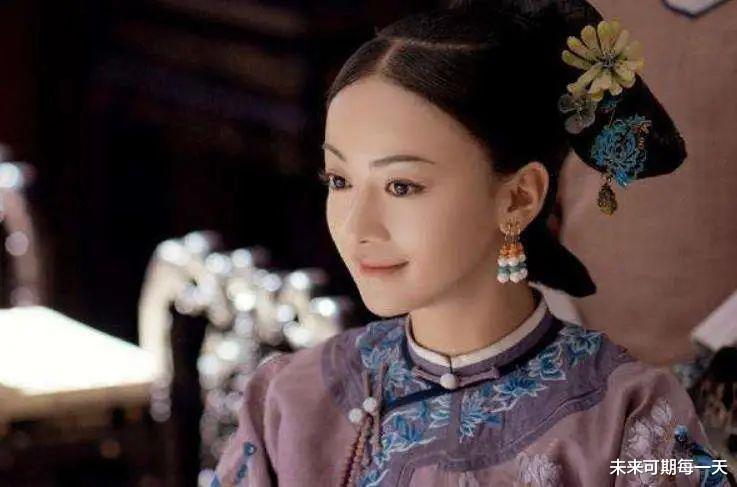 秦岚|助理跪地捧话筒，出门保镖护身，拍戏住五星级酒店，这样的明星大家还在心疼？