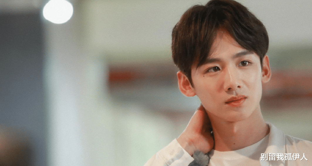 白敬亭|如何让评价白敬亭，白敬亭有哪些赢得你好感的细节？