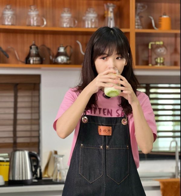 王冰冰|王冰冰深陷舆论风波,更改认证被央视停职,疑似与徐嘉余已分手