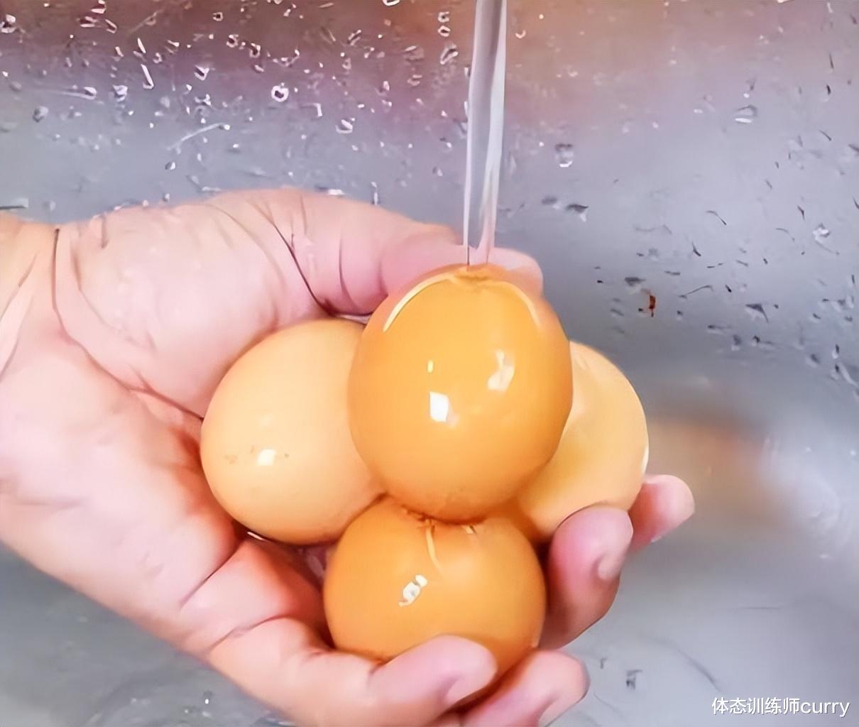 牛奶|早上吃一个水煮鸡蛋，一段时间后会怎样？建议：肝不好的人来看看