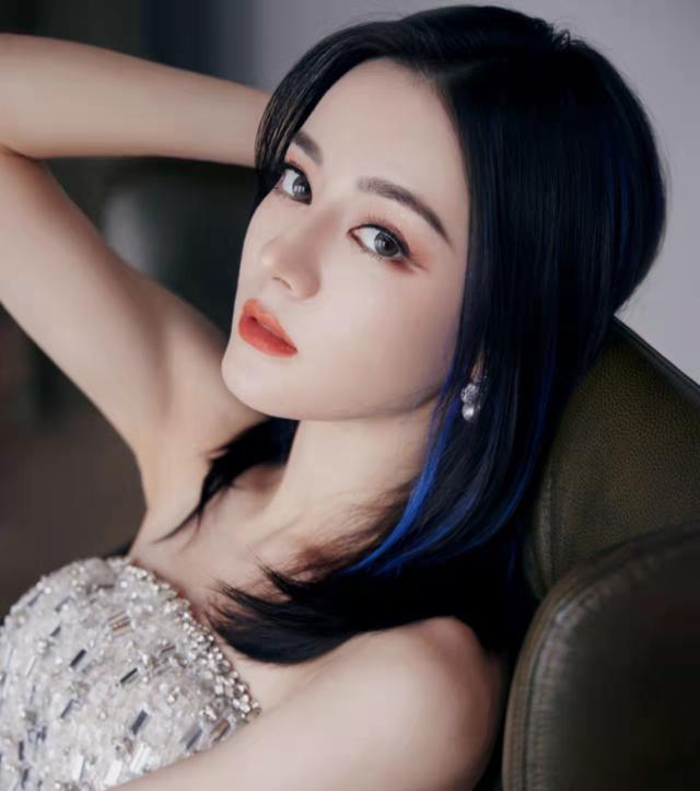 迪丽热巴|迪奥抄袭马面裙未解决,热巴成为代言人:黑粉带着爱国人设走来了
