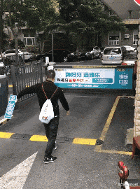 男足|“过安检千万不要带奇怪的东西！”说这是高尔夫球杆，这谁敢信啊？