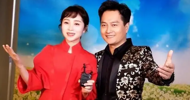 钟云飞|云飞和高月离婚6年后,一个娶北大才女,一个带着女儿艰难生活