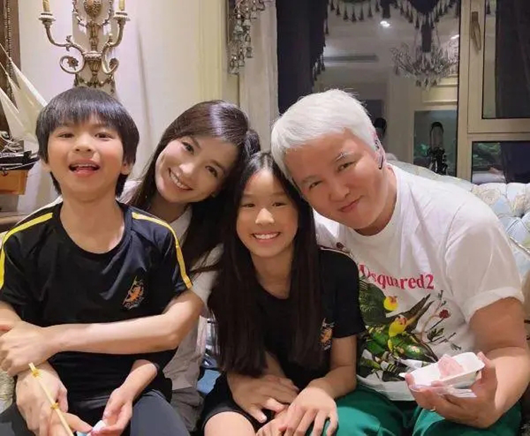 琼瑶|男人心海底针！6位貌美如花的琼女郎，都败给颜值不如自己的野花