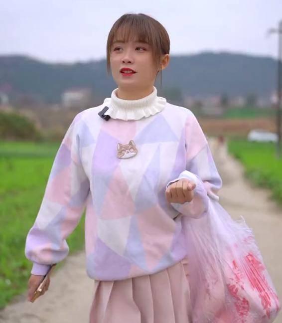 |915万粉丝的网红严素再翻车？如此残忍，网友：这手还能用吗？