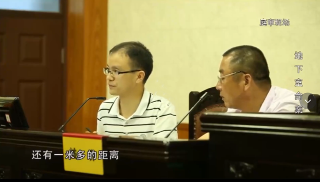 老人捡东西时意外摔死,家属向屋主索赔76万,屋主:关我什么事?