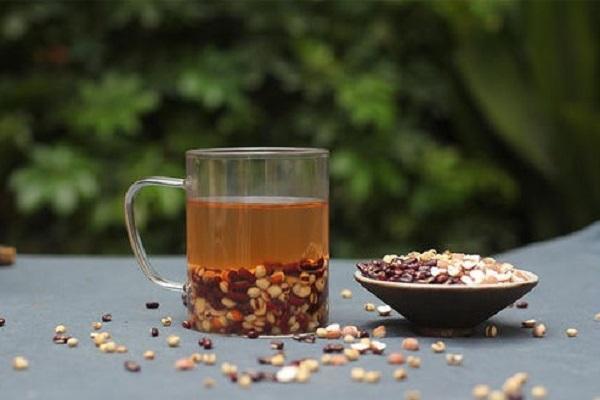 体内湿气重？身体或会向你“通风报信”，对照这3个表现，不妨自查一下