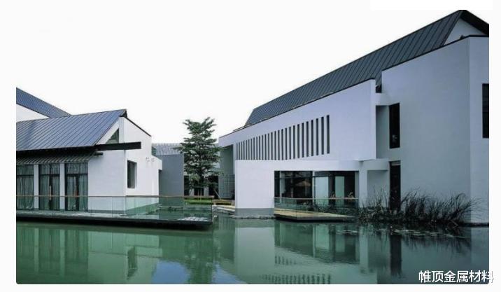 铝镁锰屋面板是集美貌/不漏水/耐用于一身的一款新型屋面板