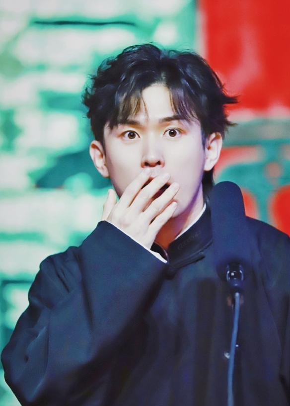 郭德纲|德云社郭德纲空降，带着关九海演《扒马褂》，老郭开始捧花魁了