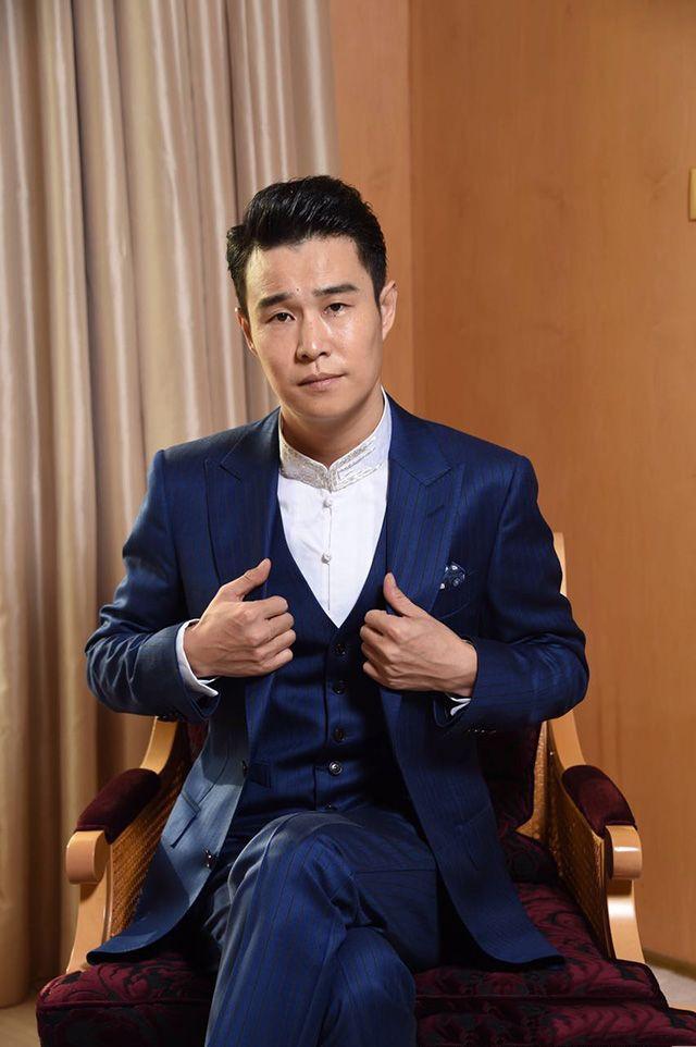 小沈阳|坎坷的小沈阳:与赵本山情同父子,走红后怎样对待结发妻?