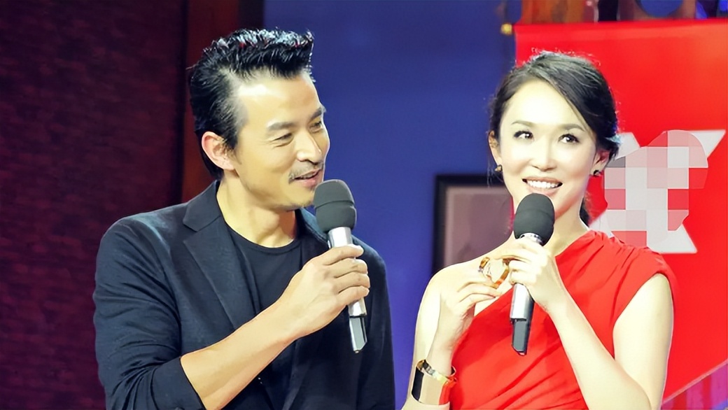 范文芳|范文芳游艇上为儿子庆生！和老公亲密搂抱喝香槟，脸色通红咧嘴笑