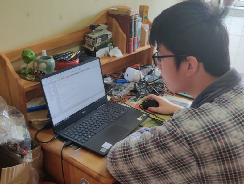 大学生|天津一大学生太粗心，误把论文当简历投递，评论区叫人笑不活了