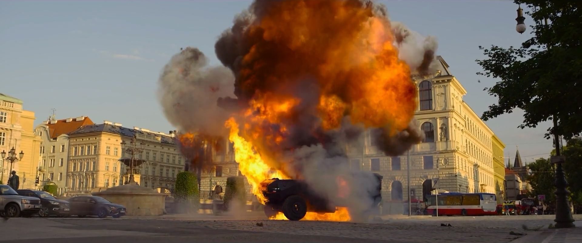 灰影人|《灰影人》，投资2亿美元，2022年度暴爽动作片，从头打到尾