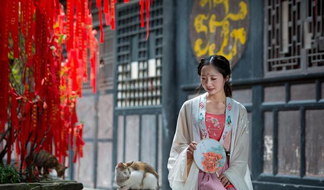 “娶妻不娶活人妻,种地莫种河滩地”,“活人妻”是什么意思?