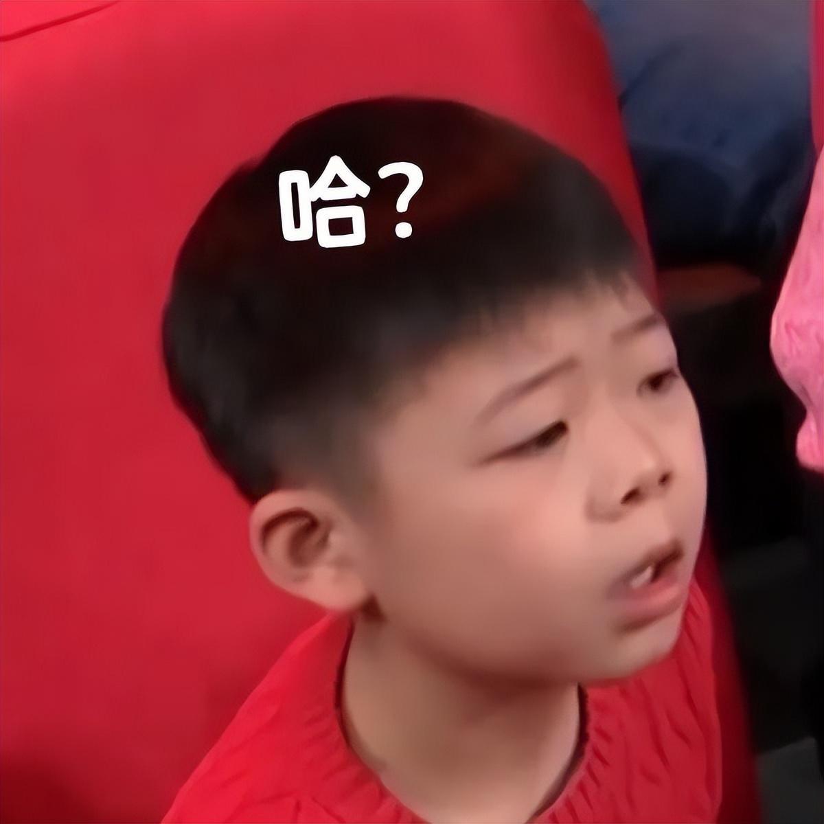 春晚|春晚比明星抢镜的5位素人:脸笑僵的伴舞,一夜爆红的挠头哥和迷茫弟