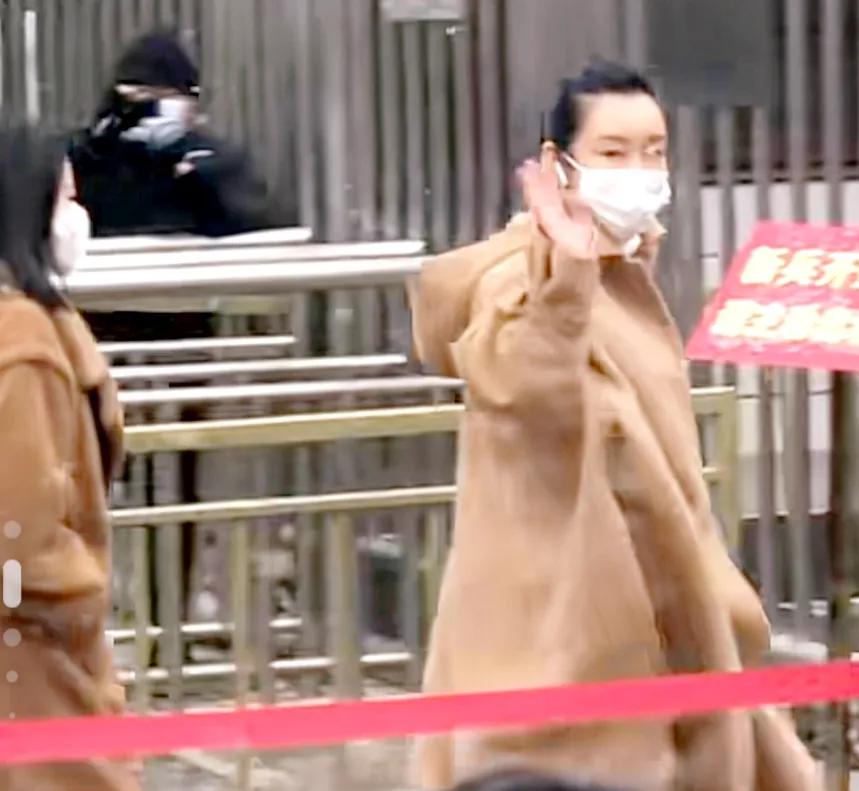 王源|秦海璐春晚彩排素颜现身，面对镜头大大方方，挺真实一点不装！