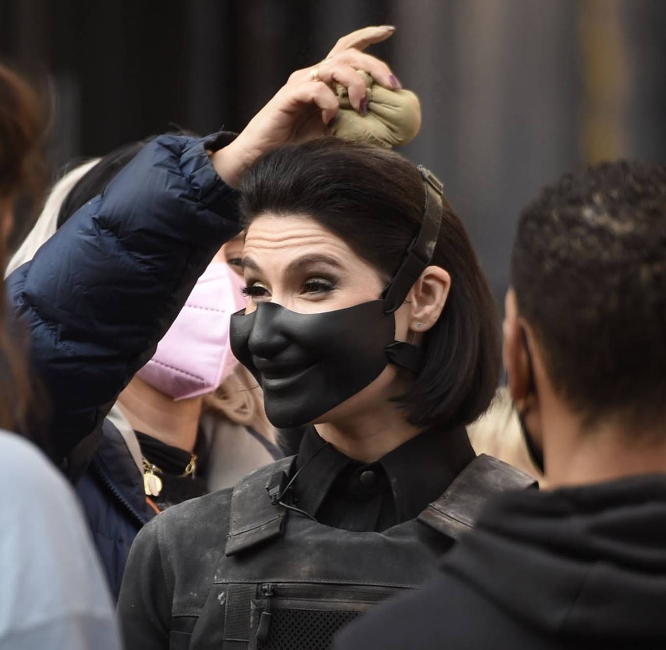 黎美娴|英剧《罪魁祸首》现场照公布,杰玛·阿特登邪魅面具造型曝光