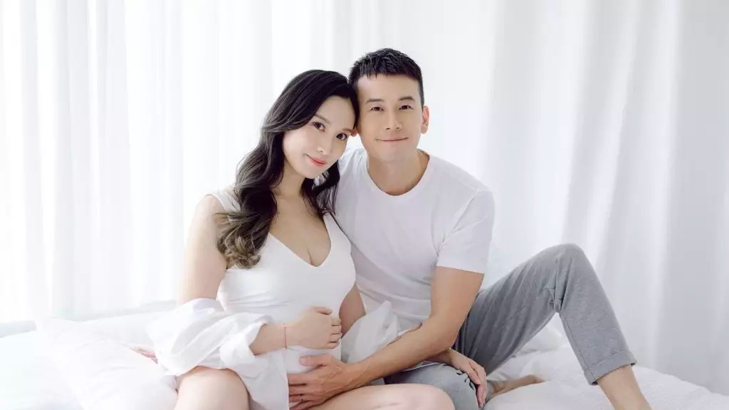 张天爱|恭喜！香港知名男星美女妻子宣布平安产女，一家人都是高颜值