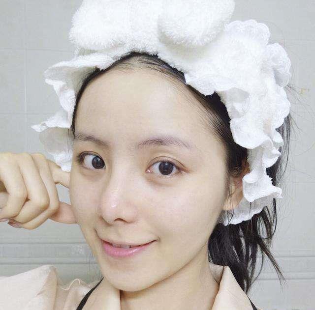 丝瓜 中年女人护肤品不需要太多，早上洗完脸做好4步，简单还对皮肤好