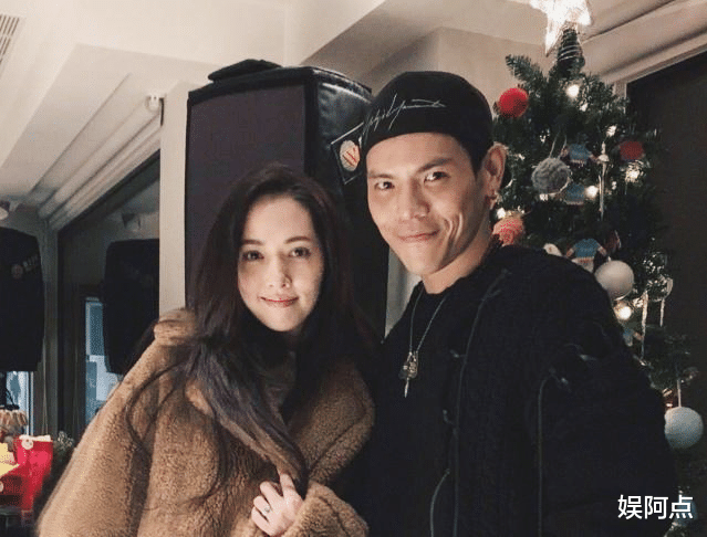 郭碧婷|向佐一家三口现身面馆，女儿可爱乖巧！郭碧婷合影时“孕味”足