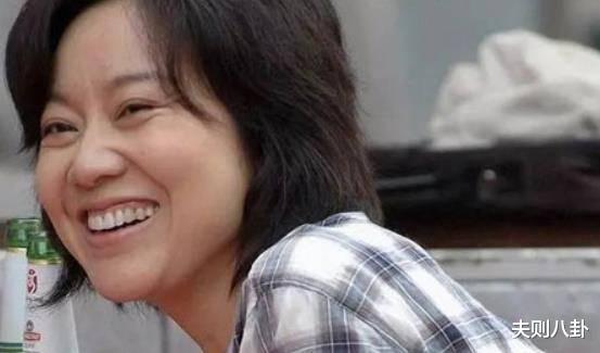 闫妮|闫妮不再沉默,终于承认与赵本山的关系, 难怪她带着儿子一直单身