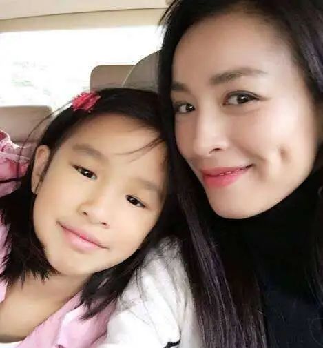 贾云馨|那些不起眼的星二代“整容”般长大！实现“弯道超车”了