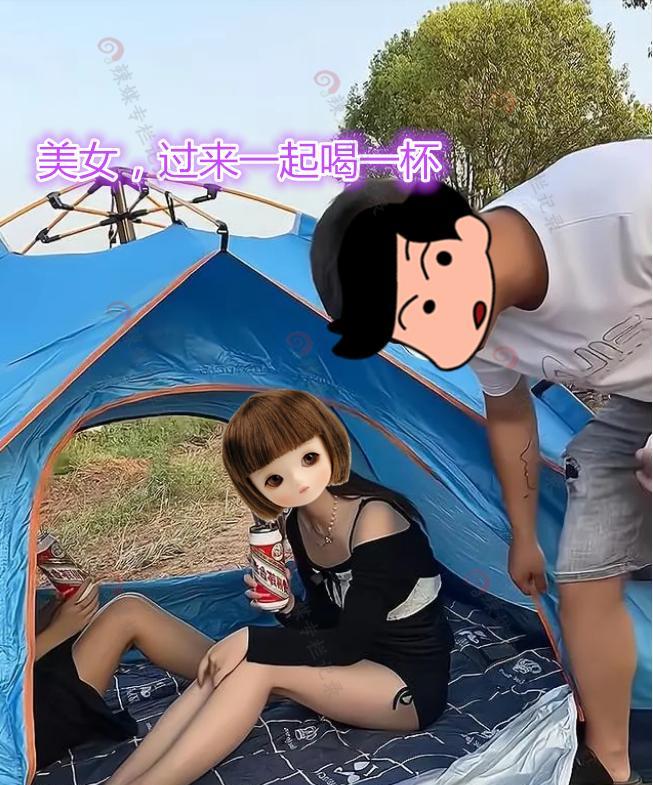 男子偶遇2名美女露营,主动送2瓶茅台,女子:喝醉了你才有机会