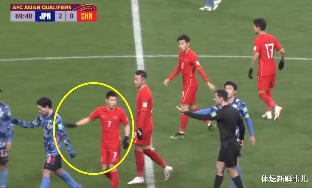 韦世豪|0-2输球后，李霄鹏送了国足6个字，听听李毅 黄健翔 詹俊怎么说