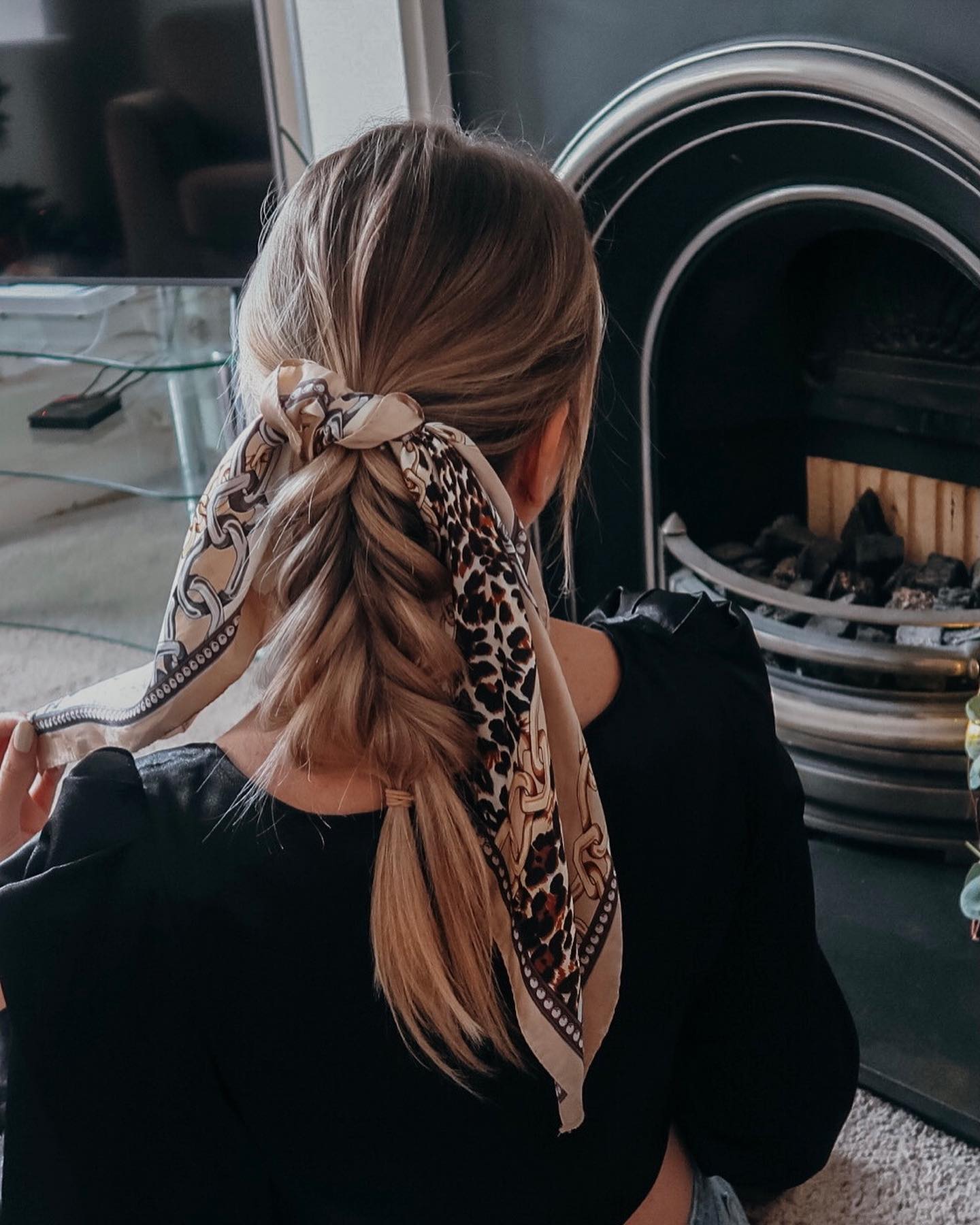 蛋糕 用美到窒息的丝巾发带,给发型增添细节感!