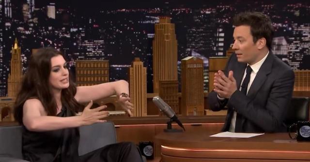 安妮·海瑟薇|颜霸宝宝乔纳森：继承母亲海瑟薇的美貌，1岁险被不靠谱老妈送走