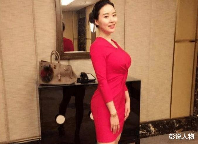 |因“刘强东事件”火了的蒋娉婷,现身迪拜还晒她的生活素颜照