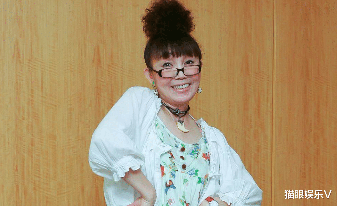 台湾女星为躲性侵从3楼跳下!晚点回家被父亲拿刀恐吓,星途坎坷