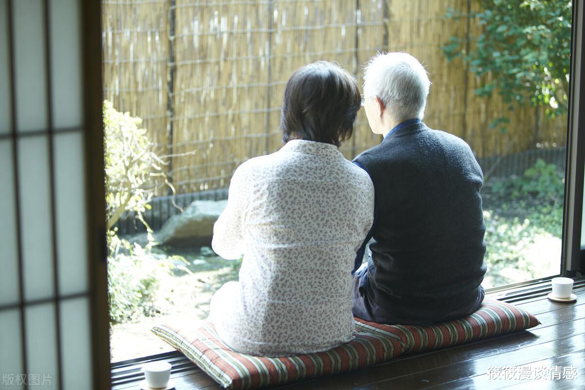70岁老人坦言:一场大病让我清醒,子女的孝顺不过是场无情的交易