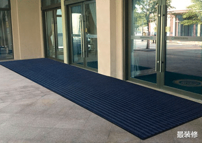 门口除了放地垫，还能放什么？这种做法虽然少见，但很实用！