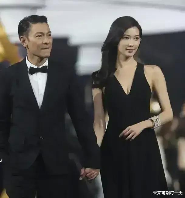 林志玲|陈冠希痛斥林志玲:你假装像个演员,实际上只是一个娱乐交易的诡计