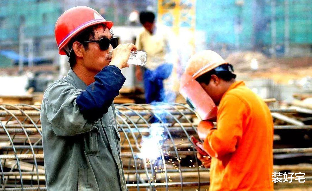 50岁包工头酒后吐槽:家里这4个地方最不该花钱!却有很多人中招